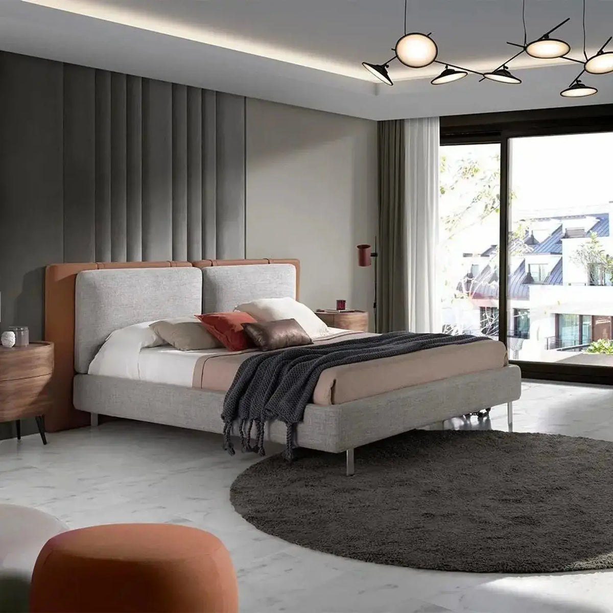 Lit gris clair tapissé en tissu et en cuir DecoNovis