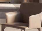 Chaise en cuir Taupe fait mains DecoNovis