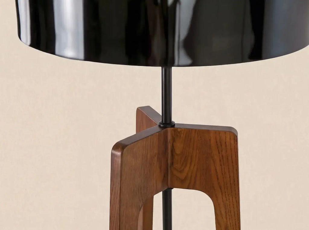 Lampadaire en aluminium noir et blanc et bois de pin couleur noyer fait mains DecoNovis