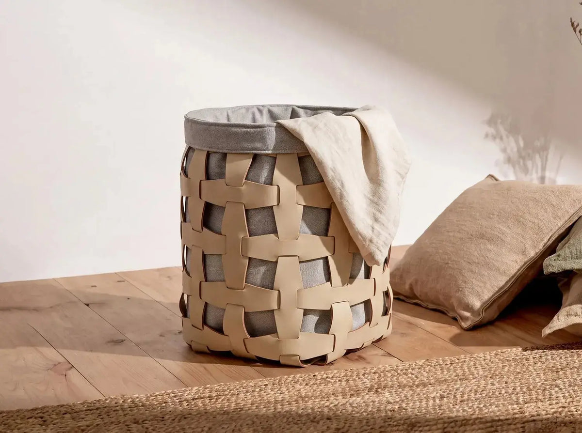 Panier en cuir couleur sable fait mains DecoNovis