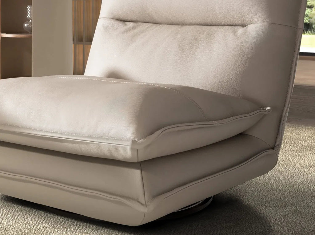 Fauteuil pivotant en cuir gris taupe Angel cerda