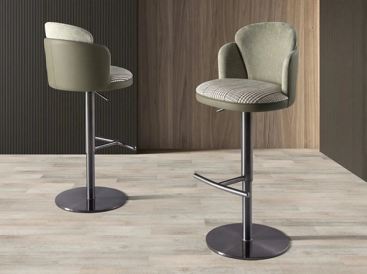 Tabouret pivotant en tissu vert foncé et blanc et similicuir vert oliv DecoNovis